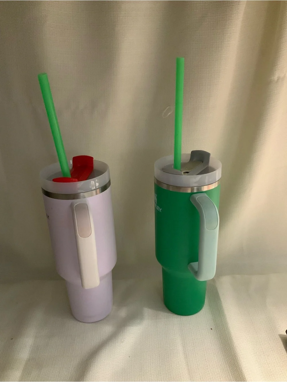 Lots of 2 40oz Stanley green & White Insulated Travel Mugs with Handles. - Picture 4 of 6